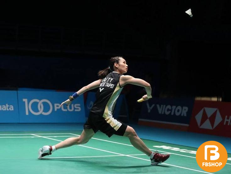 Vợt cầu lông Yonex Arcsaber 72 Light giúp người chơi mới tự tin trên sân