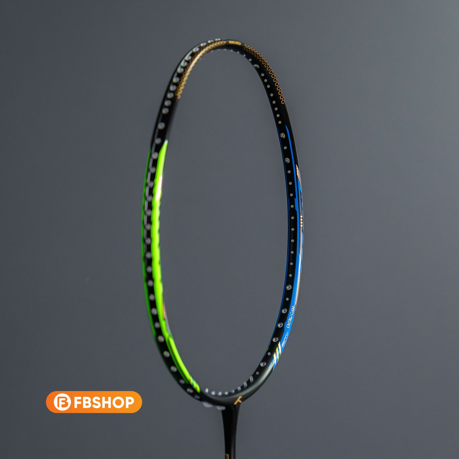 Đánh giá thực tế khả năng vung vợt tốc độ và độ ổn định khung của Vợt Cầu Lông Hundred Flareon Typhoon trong thi đấu.