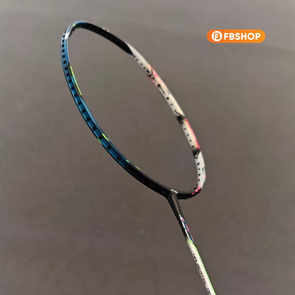 Lining Halbertec 9000 Power thể hiện là một cây vợt Điều nhanh - Công mạnh