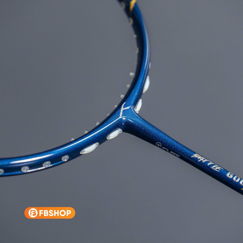 Vợt phù hợp với những người chơi thiên công mạnh mẽ