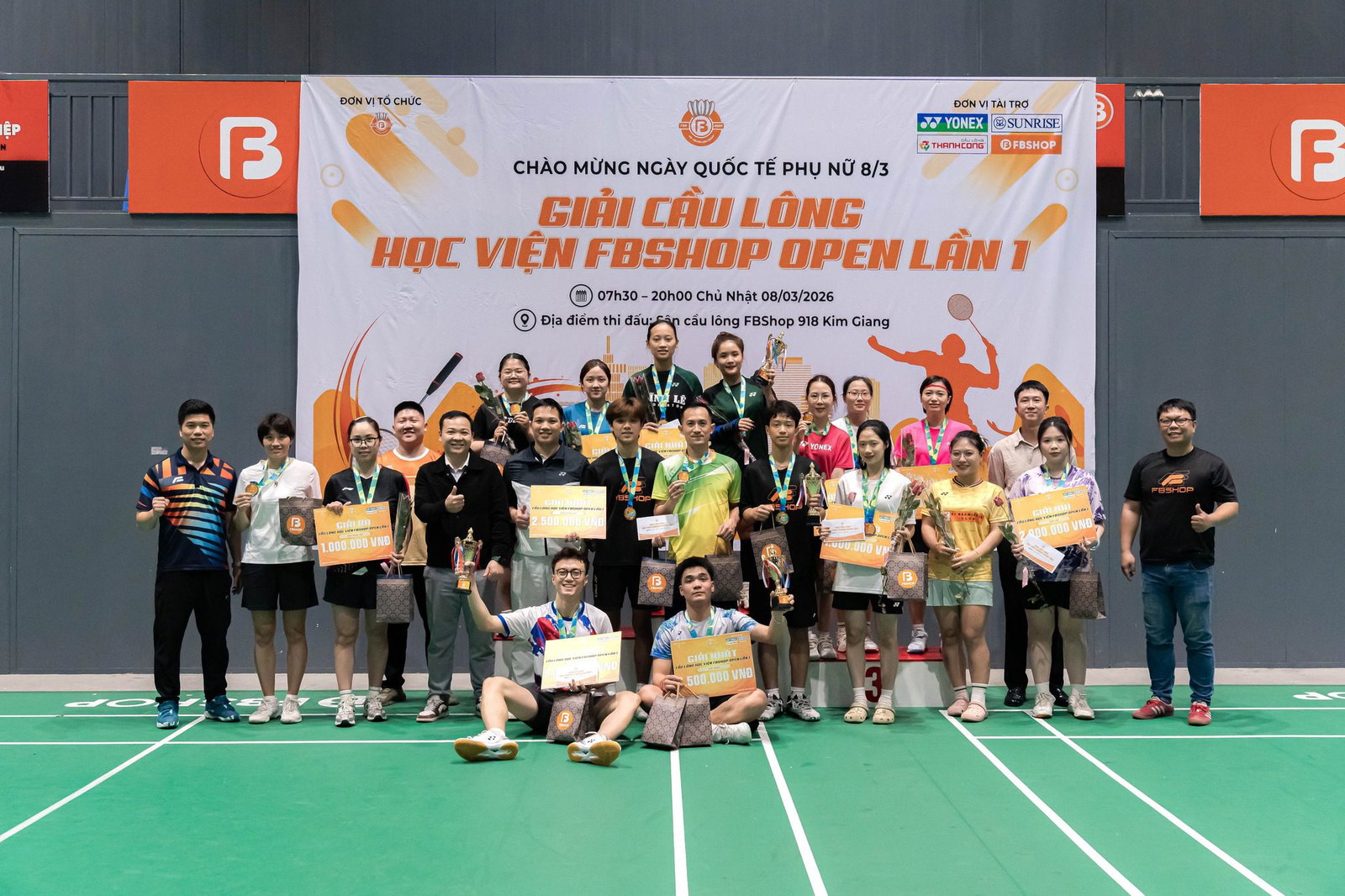 Các nhà vô địch của giải cầu lông Học viện Fbshop Open lần 1