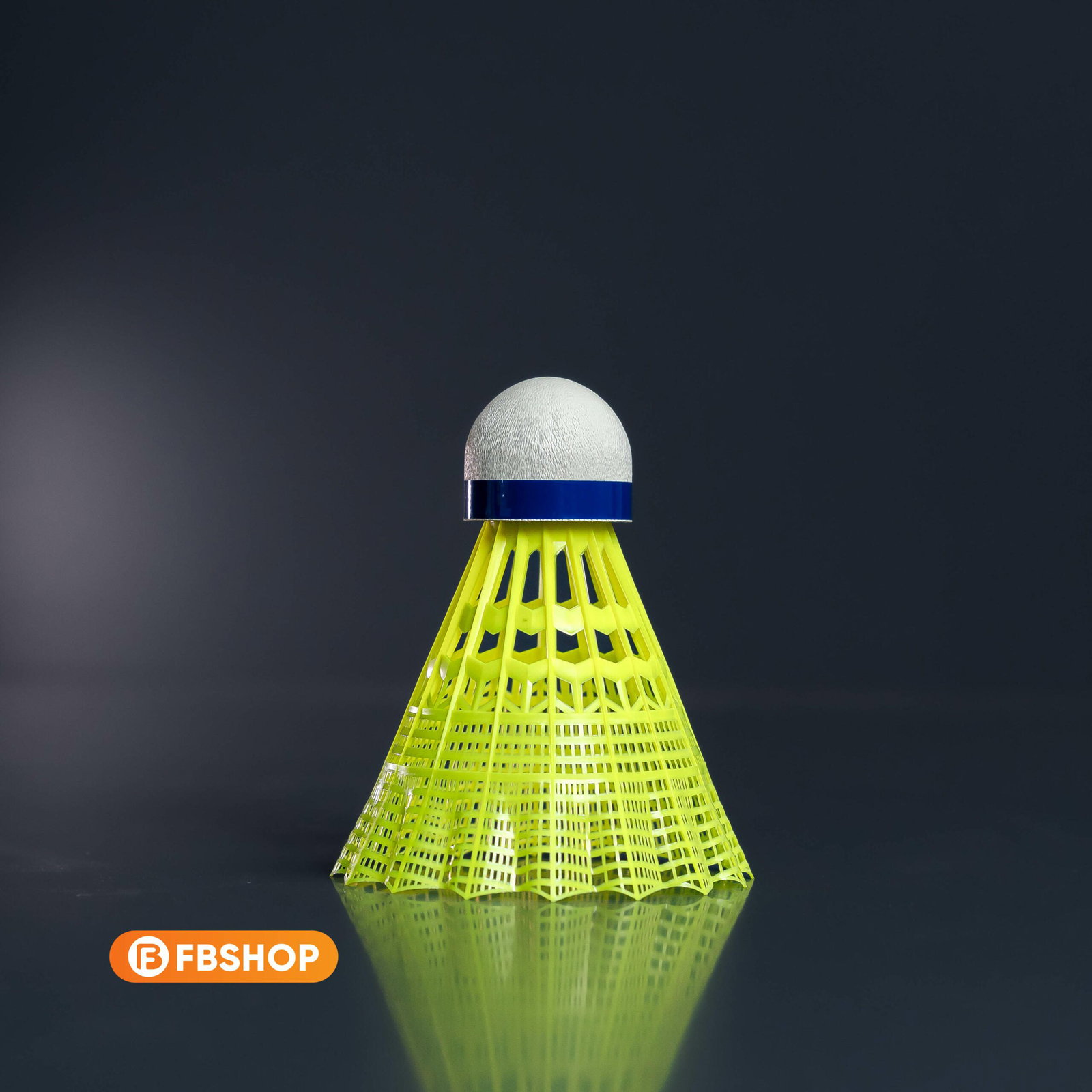 Cầu MAV 600 rất phù hợp với người thích chơi cầu lông ngoài trời Cầu MAV 600 rất phù hợp với người thích chơi cầu lông ngoài trời