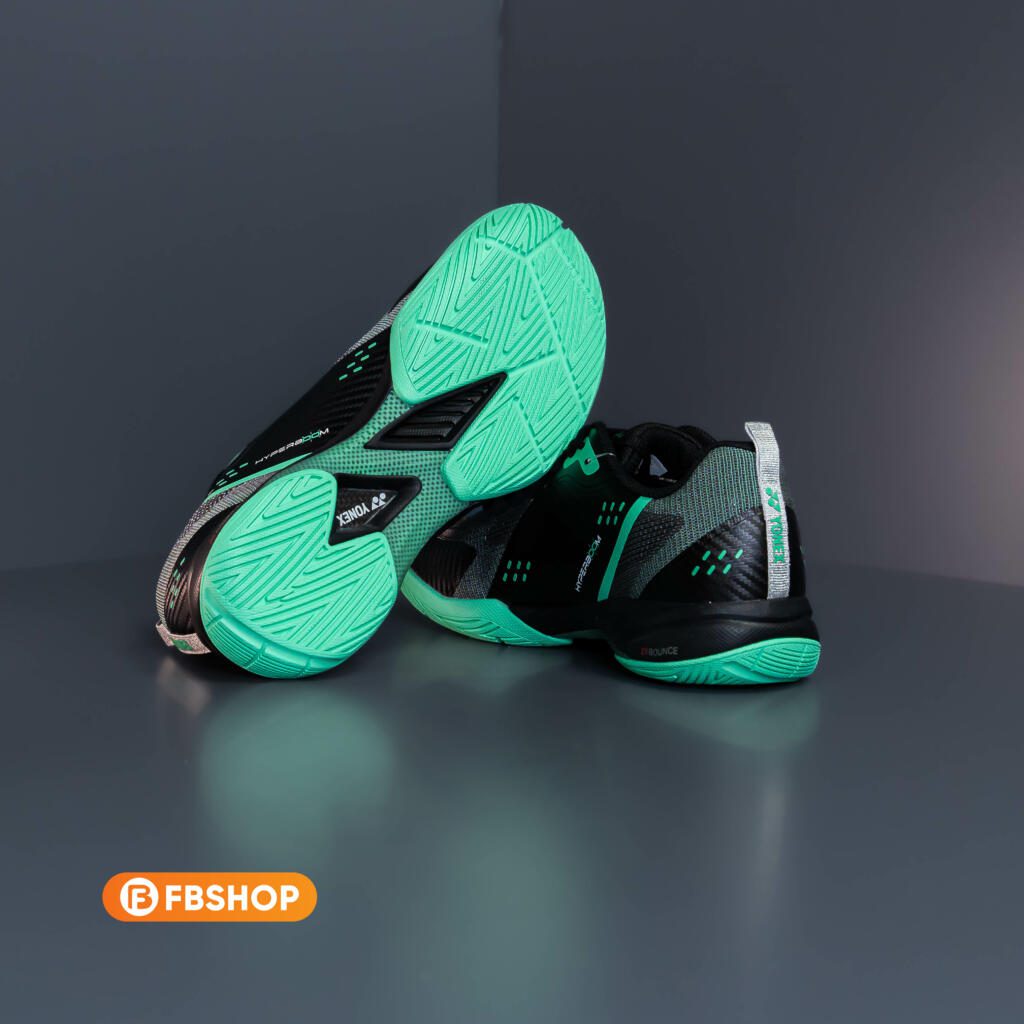 Giày Cầu Lông Yonex Hyperboom Lite Pirate Black - nhận được đánh giá hiệu suất khá tích cực trên sân Giày Cầu Lông Yonex Hyperboom Lite Pirate Black cho cảm giác nhẹ nhàng ngay từ những bước chạy đầu tiên