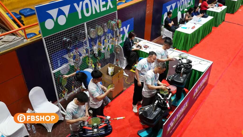 Dịch vụ căng cước cầu lông có sẵn tại sân thi đấu hỗ trợ các VĐV Dịch vụ căng cầu lông có sẵn tại sân thi đấu hỗ trợ các VĐV