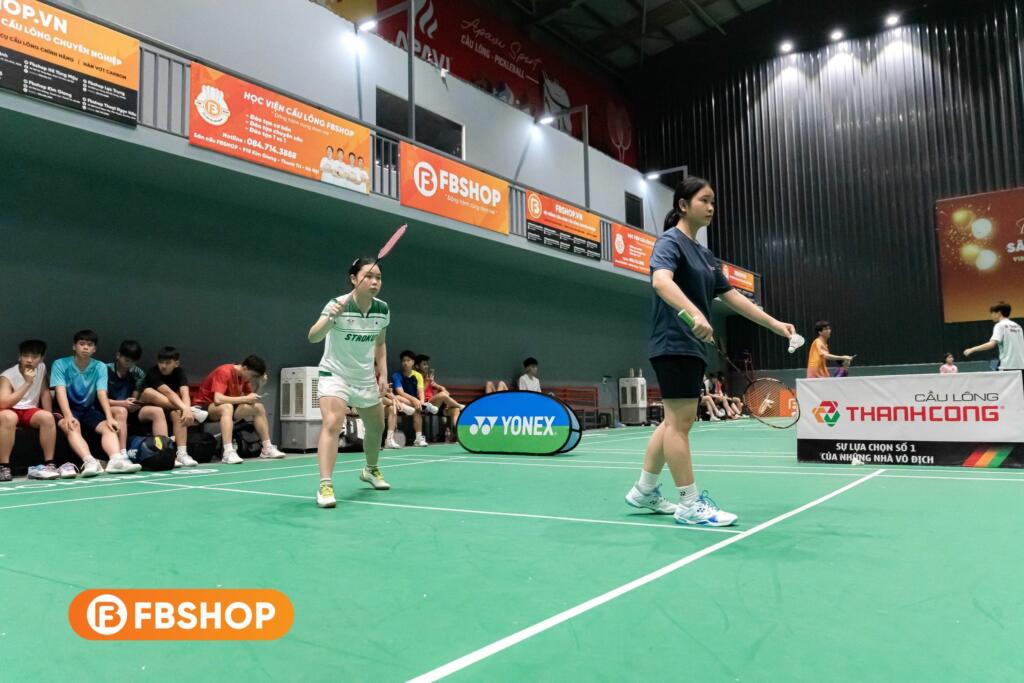 Nét đẹp của các bóng hồng trên sân cầu ngày 8/3