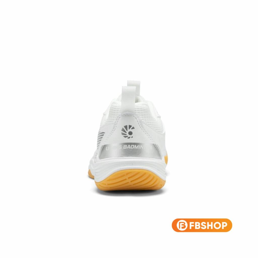 Giày Cầu Lông Lining AYTT001-5 mang lại cảm giác vững chãi, giúp các lông thủ tự tin thực hiện các pha thay đổi hướng đột ngột mà không sợ lật cổ chân