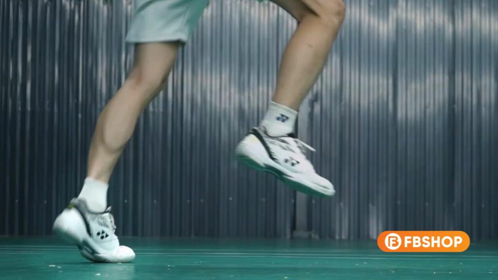 Khi tiếp đất người chơi buộc phải tiếp đất đúng kỹ thuật bằng chân trái trước