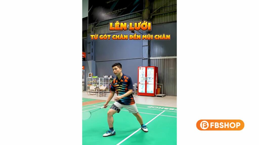 Kỹ thuật tiếp đất bằng gót chân được thực hiện theo quy trình Gót - Lòng - Mũi Kỹ thuật tiếp đất bằng gót chân được thực hiện theo quy trình Gót - Lòng - Mũi