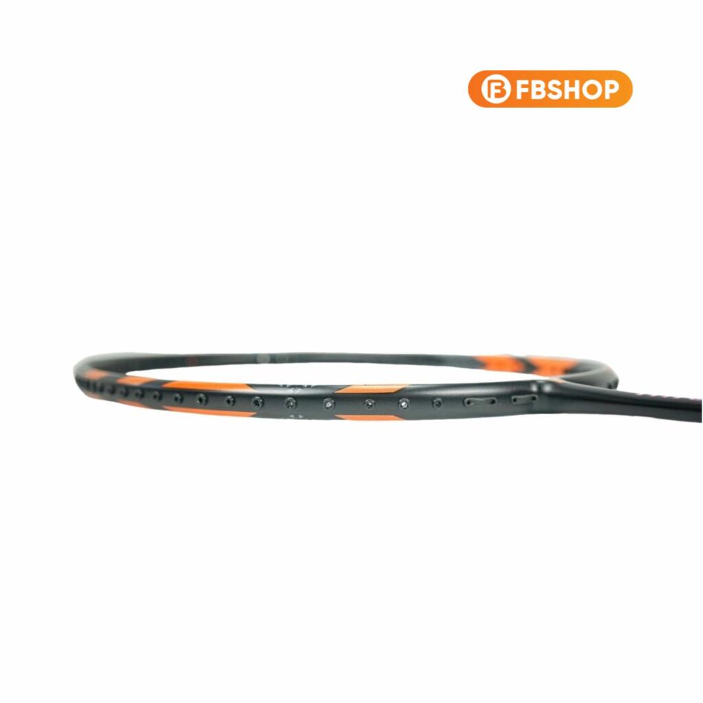 Vợt Cầu Lông VS Titan 7 Pro với lớp carbon cao cấp giúp cho vợt chịu được mức căng kỷ lục lên đến 36 lbs