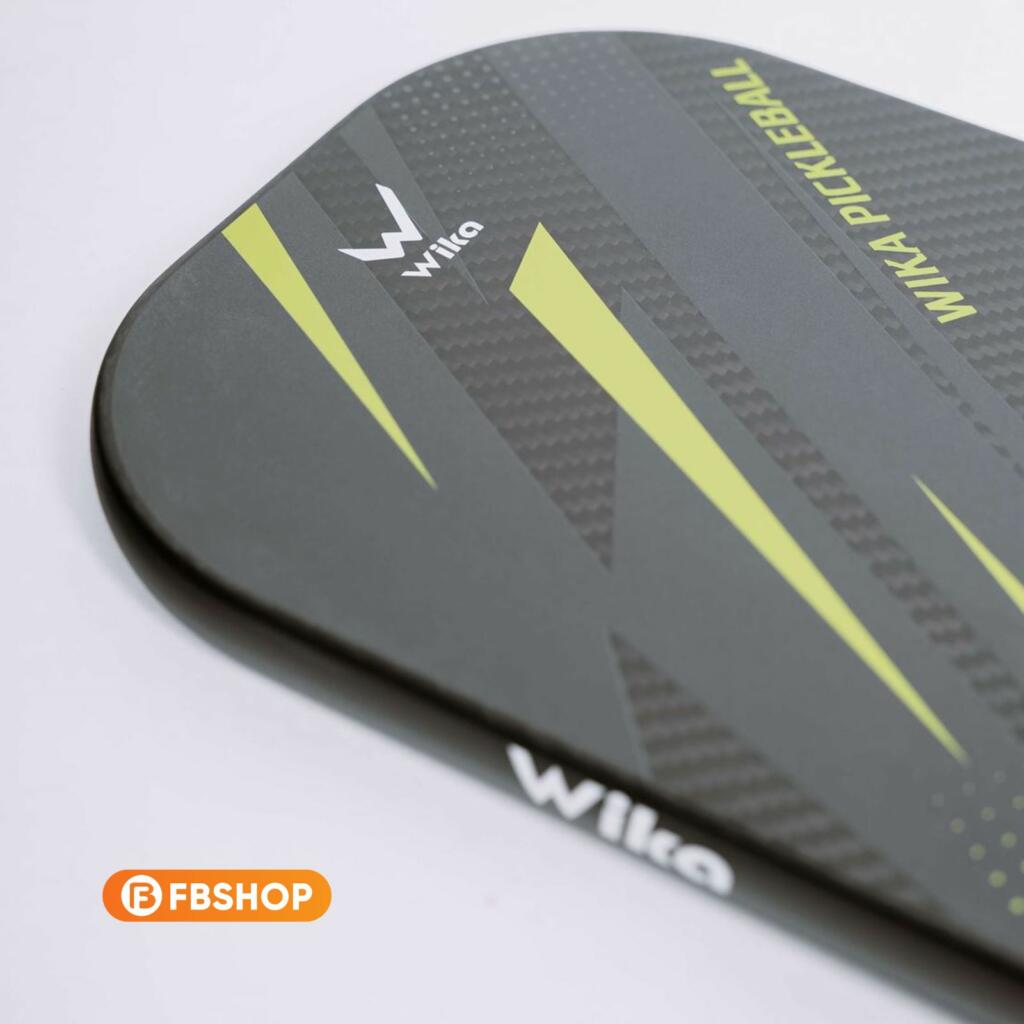 Cấu trúc bề mặti Carbon 3K gia tăng độ nhám tạo ra những cú đánh có độ xoáy cực cao.