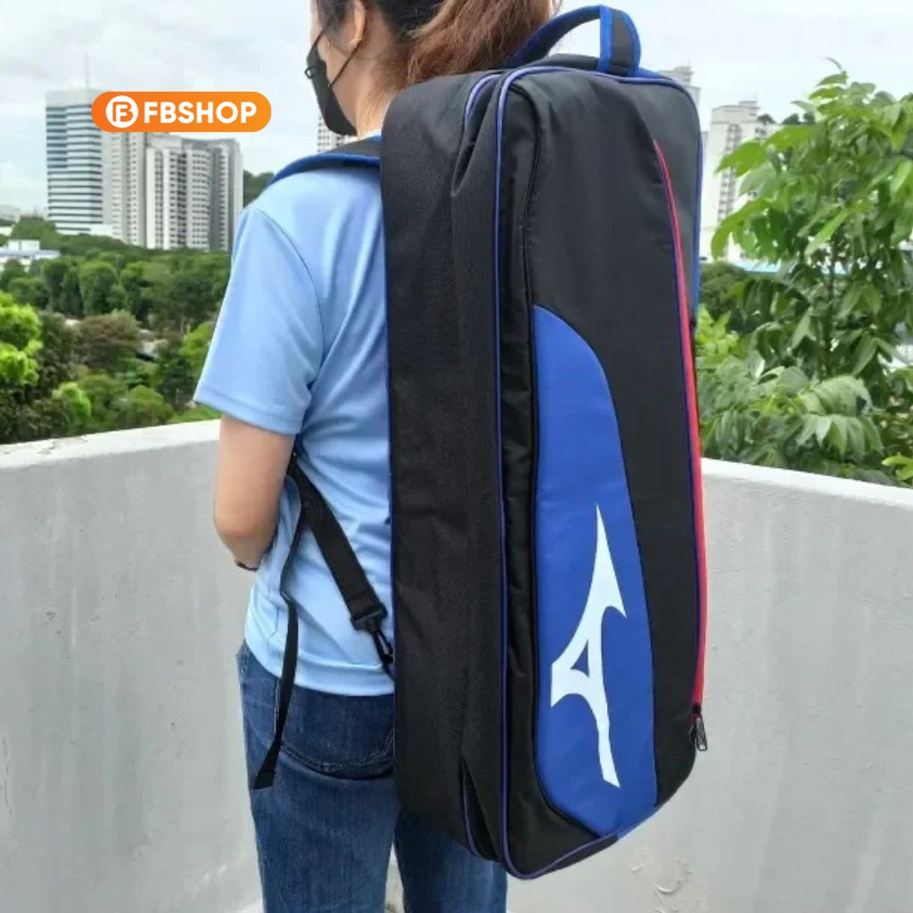 Bao vợt cầu lông Mizuno DB2013 có chất vải dày dặn, ngăn chứa lớn giúp đựng đồ thoải mái