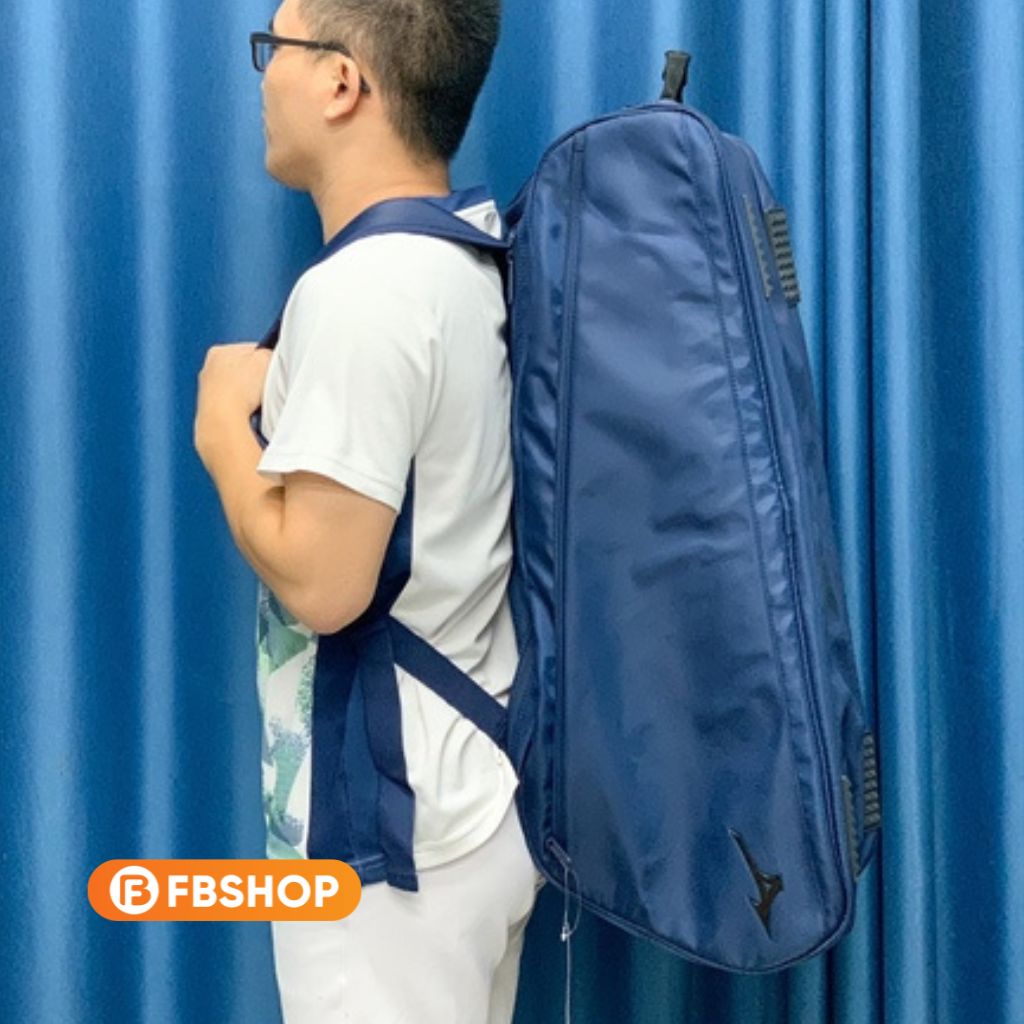 Túi vợt MZ-CP2026 có thiết kế rộng rãi, lớp lót cách nhiệt giúp bảo vệ vợt tốt