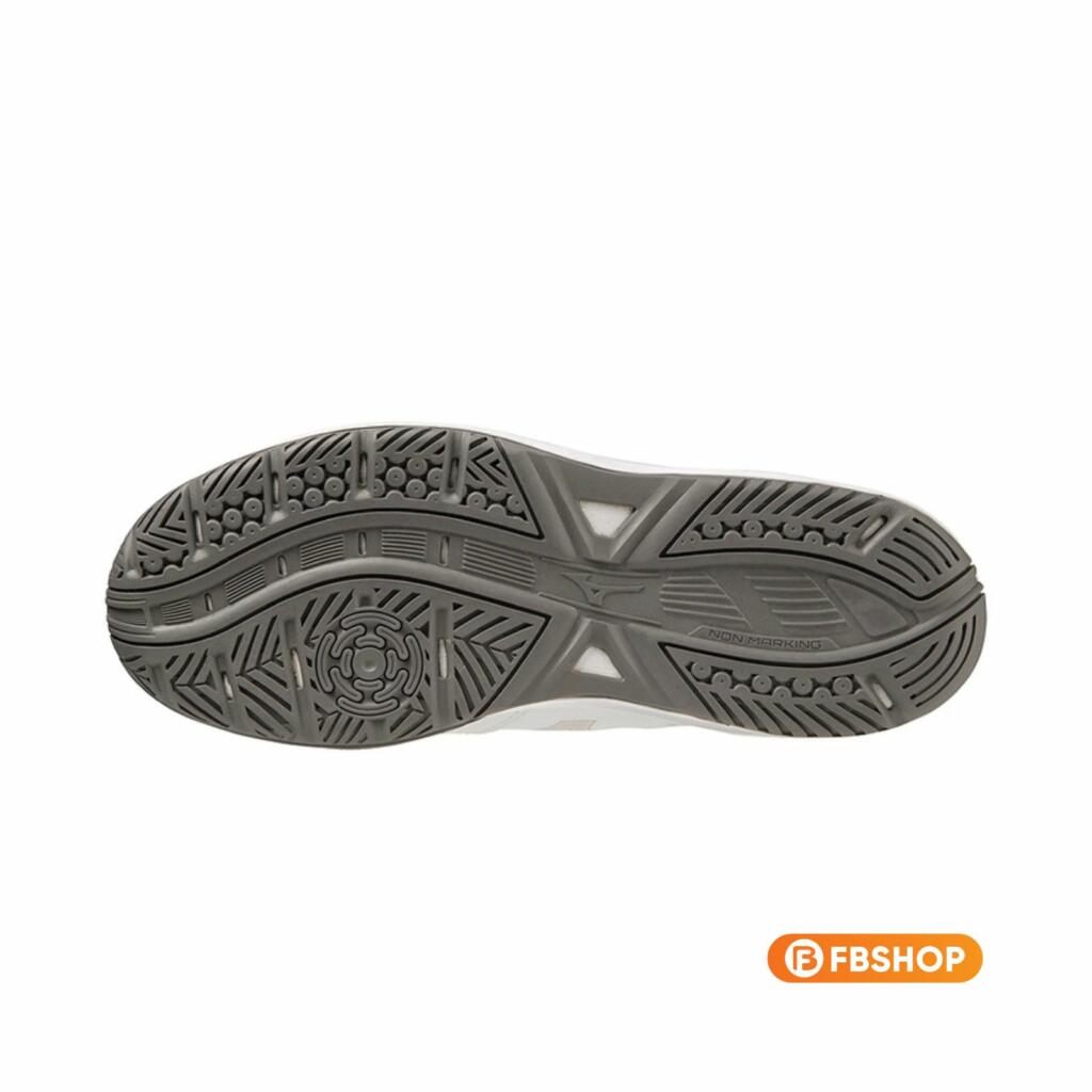 Phần đế của Mizuno Thunder Blade Z bám sân tốt, giảm thiểu hiện tượng trượt chân 