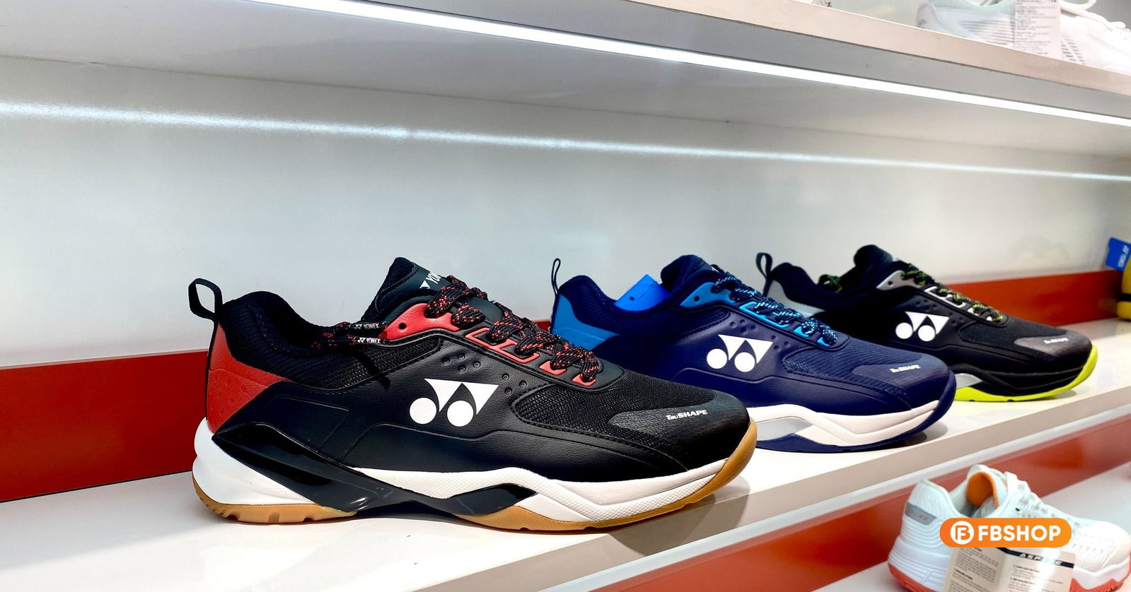Giày Yonex Cumulo phù hợp với lông thủ có lối đánh di chuyển bao sân Giày Yonex Cumulo phù hợp với lông thủ có lối đánh di chuyển bao sân