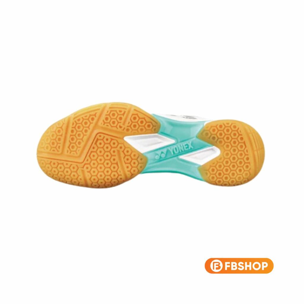 Đế HEXAGRIP SOLE với họa tiết đế lục giác giúp tăng cường ma sát mang đến độ bám sân vượt trội.