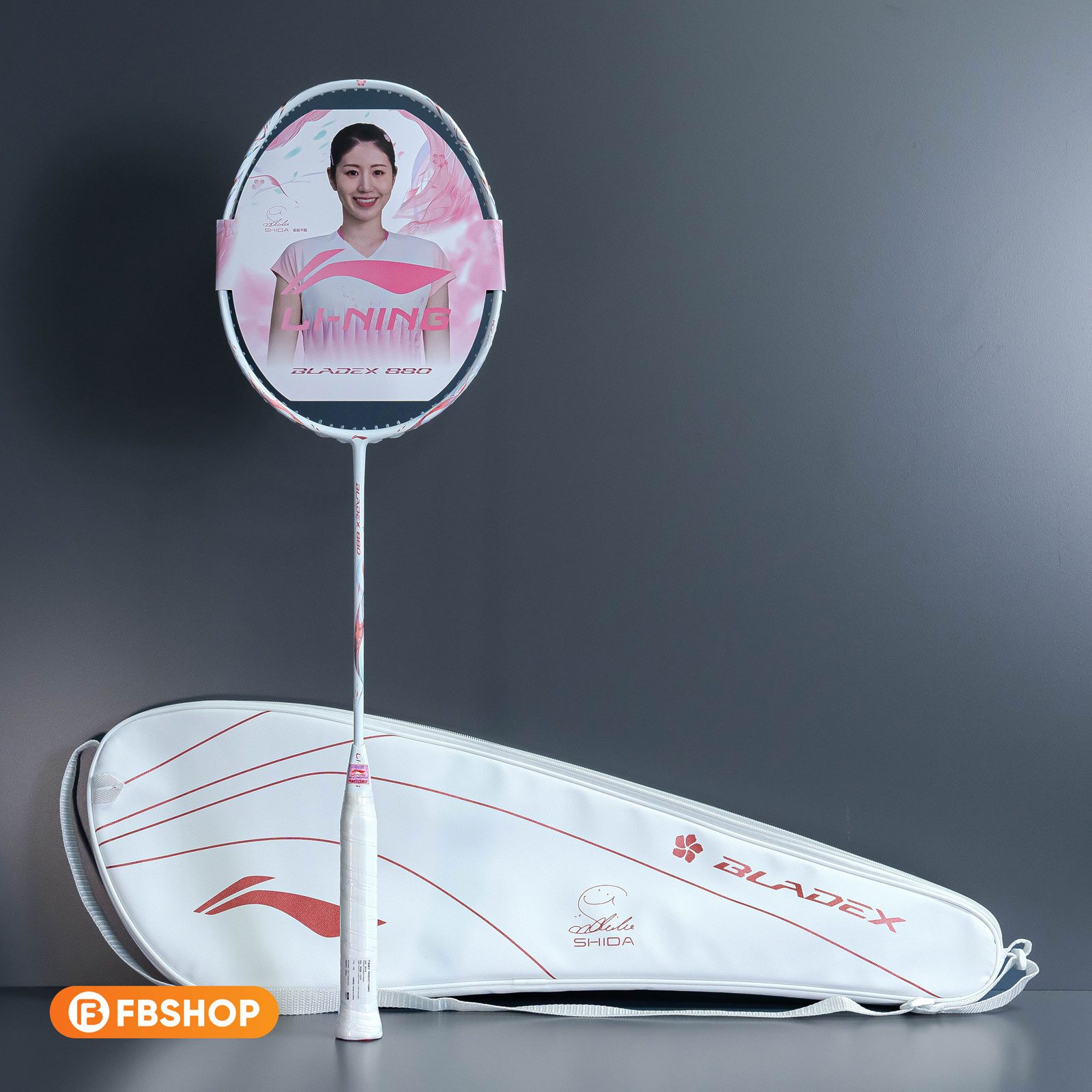 Vợt cầu lông Lining BladeX 880 Shida 2026 mang trên mình thiết kế đầy tinh khôi và thanh thoát 