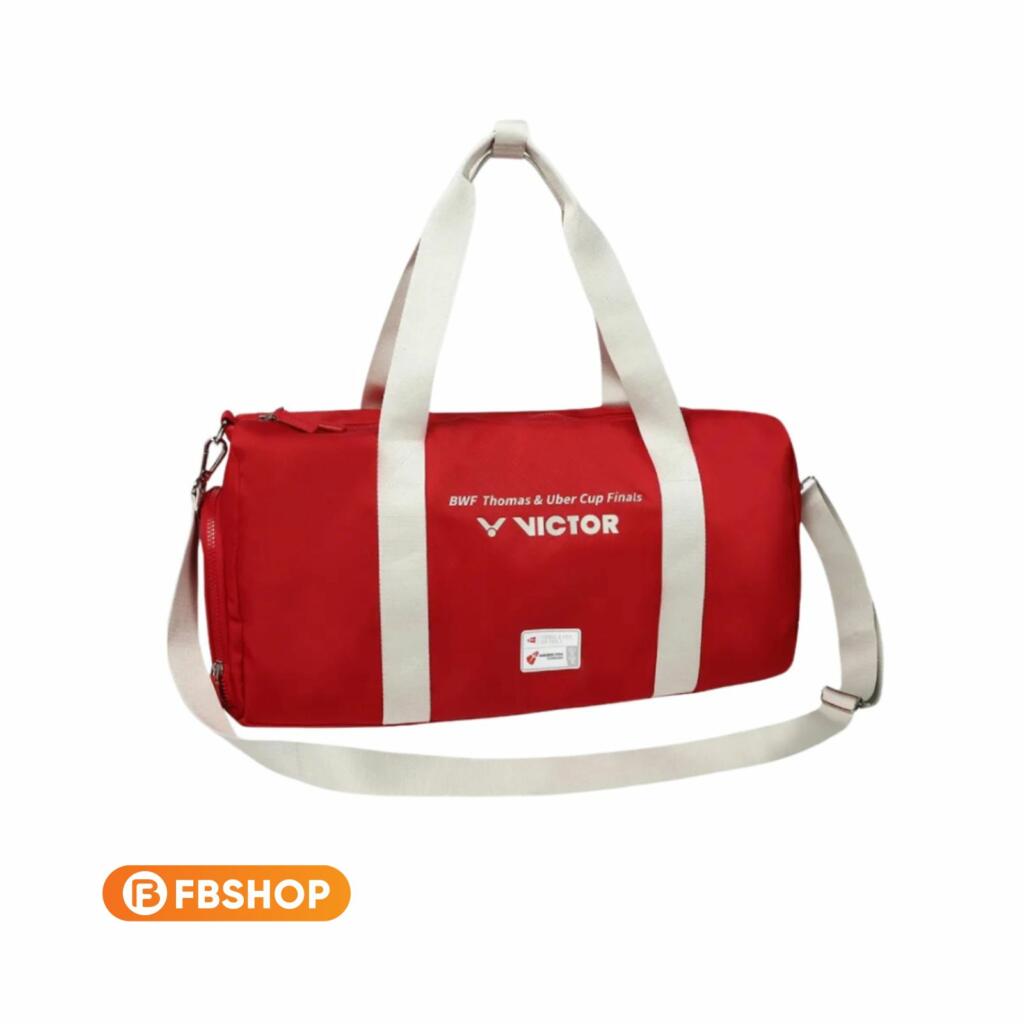 Bao Vợt Cầu Lông Victor BG5565TUC26 gây ấn tượng bởi điểm nhấn thị giác màu đỏ đầy nổi bật 