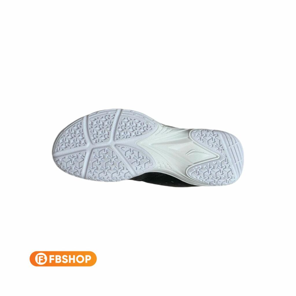 Phần đế ngoài được thiết kế để đảm bảo độ bám sân tối ưu Phần đế ngoài được thiết kế để đảm bảo độ bám sân tối ưu