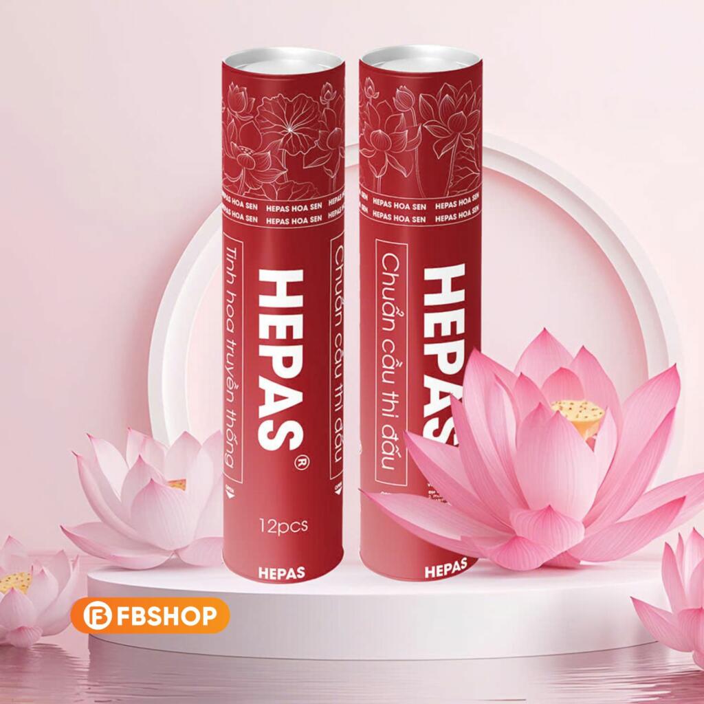 Ống Cầu Lông Hepas Hoa Sen 74 với phần bao bì đỏ nổi bật với các họa tiết màu đỏ chủ đạo nổi bật 