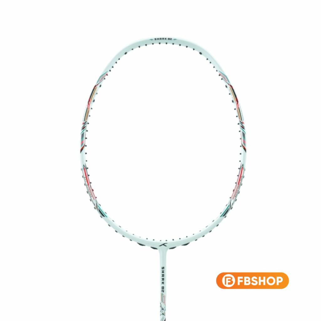 Vợt Cầu Lông Hundred Shark 82 phù hợp với lối đánh công thủ toàn diện , xoay chuyển linh hoạt 