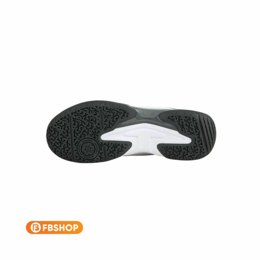 Đế giày với các hoa văn được thiết kế tỉ mỉ tăng độ bám sân chống trượt hiệu quả 